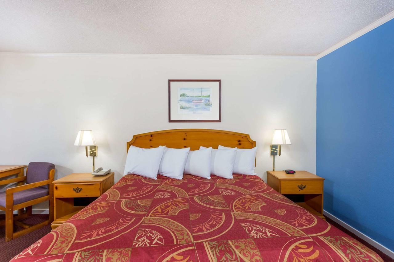 Days Inn By Wyndham Summerton Ngoại thất bức ảnh