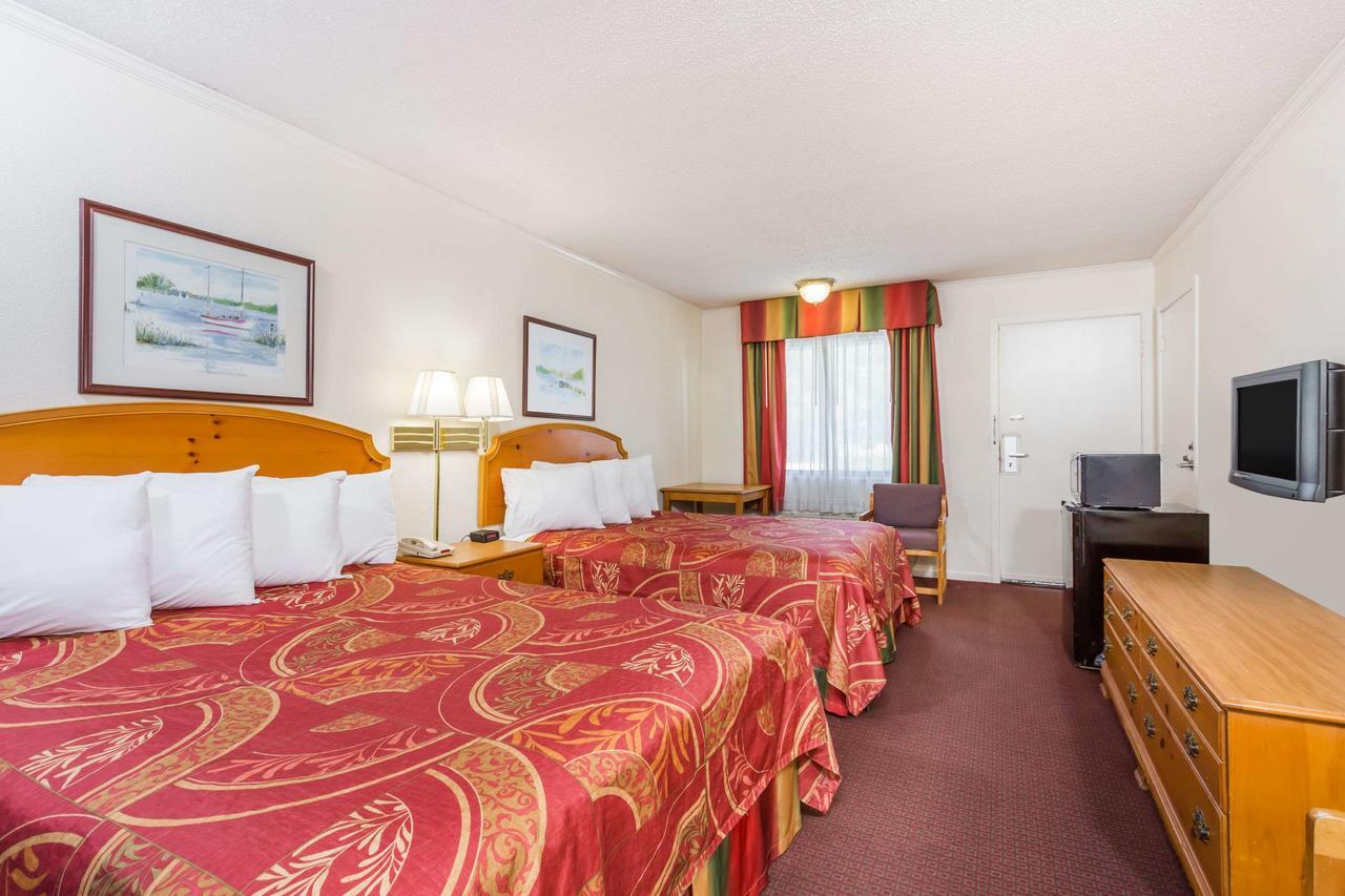 Days Inn By Wyndham Summerton Ngoại thất bức ảnh